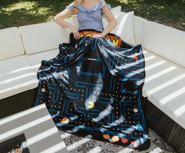 Pac-Man Classic Maze 45 x 60 Inch Throw Blanket Online Hot Sale - Image 5